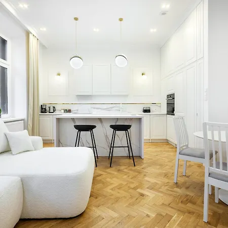 Tyzenhauz Krowoderska Street Apartmán *