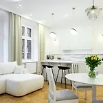 Apartment Tyzenhauz Krowoderska Street Krakau
