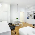 Tyzenhauz Krowoderska Street Apartment Krakau