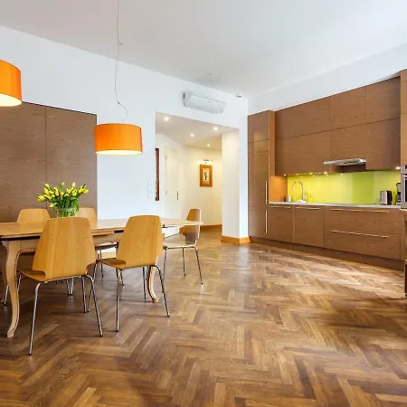 Tyzenhauz Krowoderska Street Апартаменты *