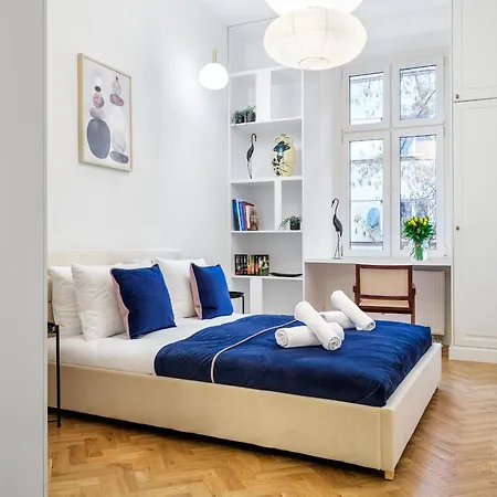 Tyzenhauz Krowoderska Street Daire *