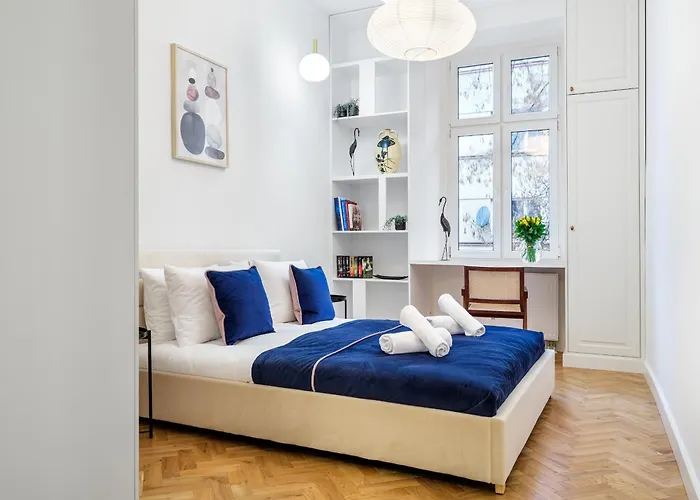 Tyzenhauz Krowoderska Street Apartment *