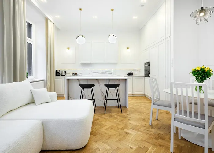 Tyzenhauz Krowoderska Street 公寓 *