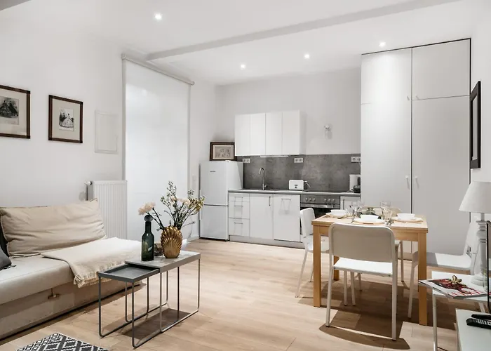 Tyzenhauz Krowoderska Street Apartment