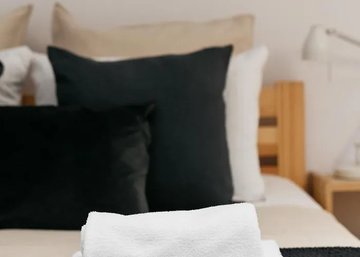 Tyzenhauz Krowoderska Street Apartment Krakow