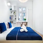 Tyzenhauz Krowoderska Street Apartmán *